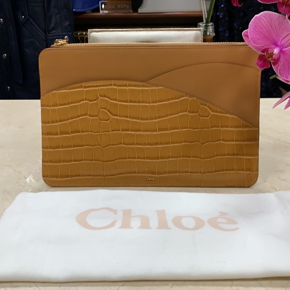 CHLOE IPAD POUCH IN CROC 🐊 EMBOSSED AND SMOOTH LEATHER AUTUMNAL BROWN - Picture 4 of 13